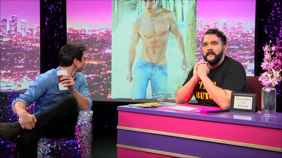 Hey Qween! BONUS: Steve Grand Strips At His 1st Gay Bar