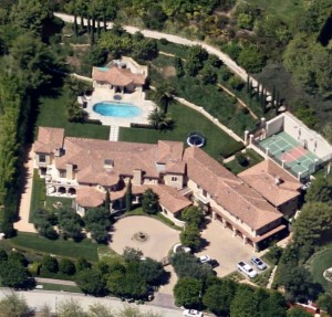 Barry Bonds lists Beverly Hills home for $25,000,000!!! The property sits on  2.56 stunning acres!