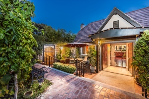JUST LISTED: 8610 W. West Knoll Dr. PRIME West Hollywood $2,249,000